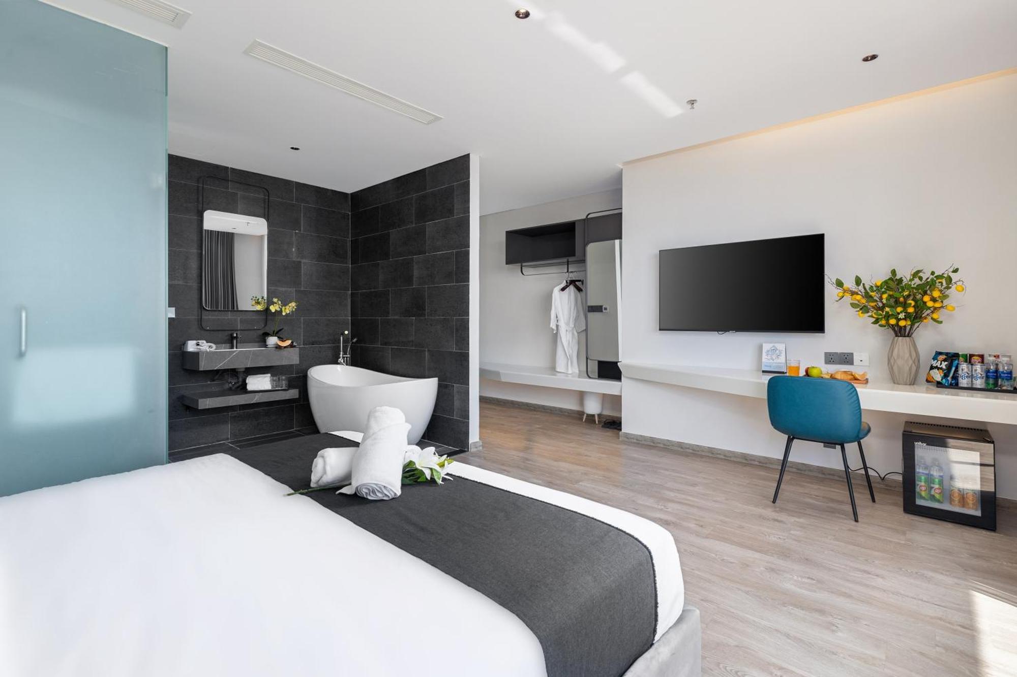 Jbay Beachfront Boutique Hotel Da Nang Exterior photo