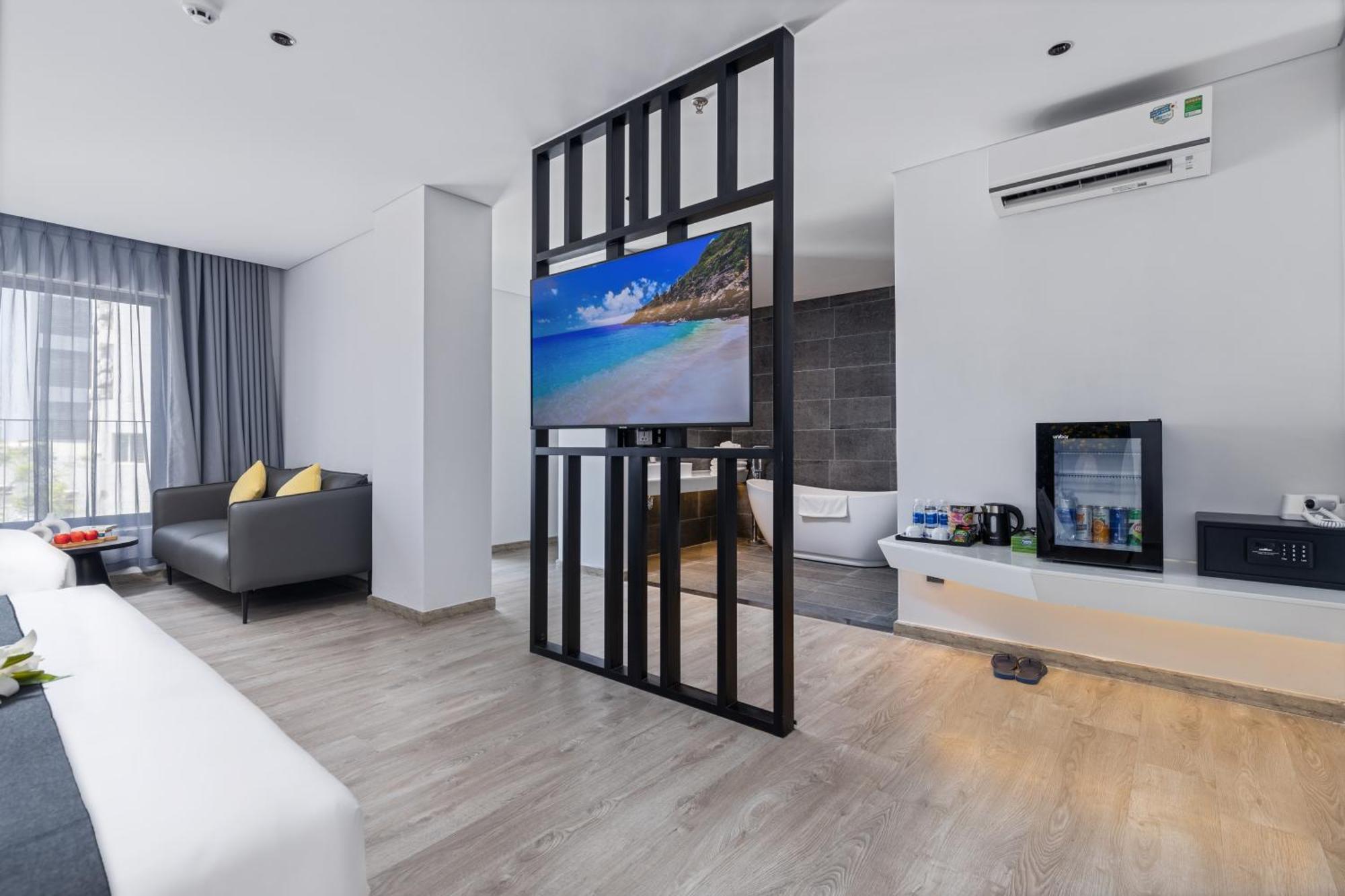 Jbay Beachfront Boutique Hotel Da Nang Exterior photo